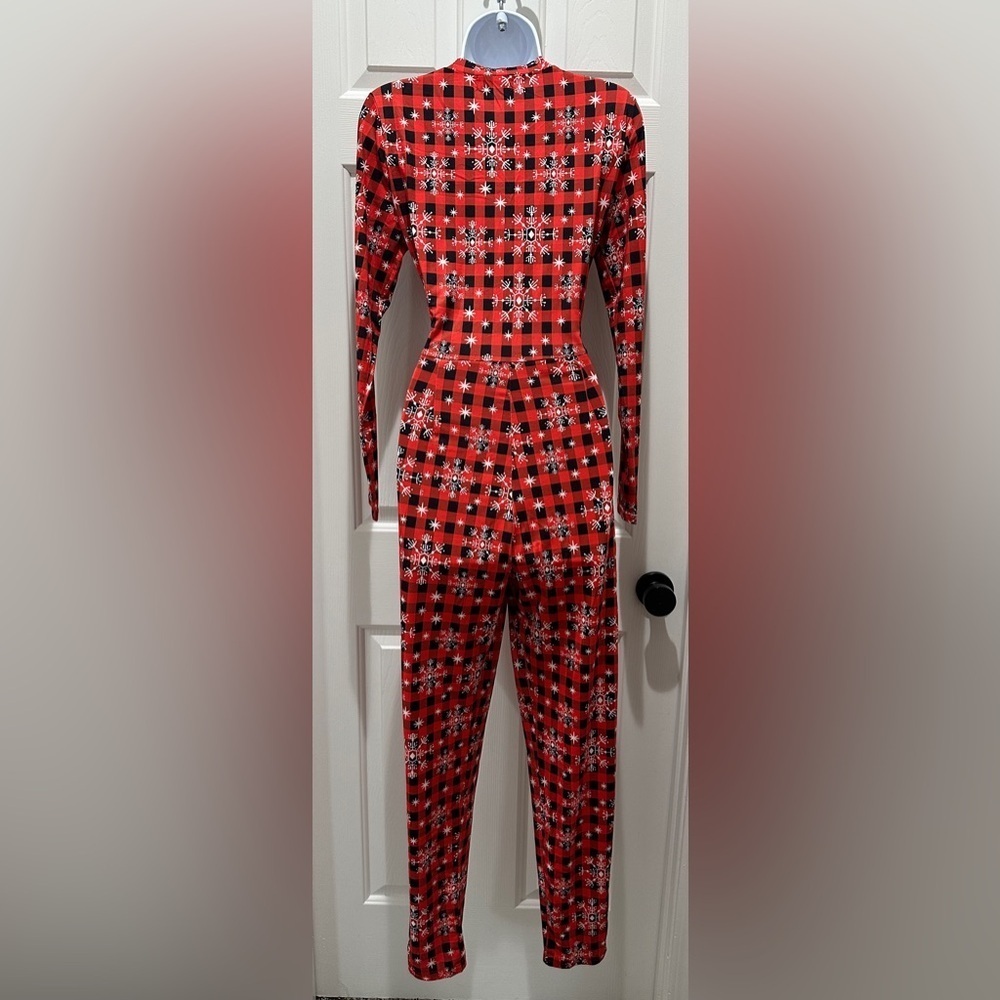 ChicMe Red Plaid Holiday Snowflake Jumpsuit Pajamas Size Large NWOT - Picture 2 of 2